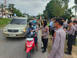 Penuh Berkah di Bulan Suci Ramadhan, Polres Landak Tebar Kebaikan Lewat Pembagian Takjil