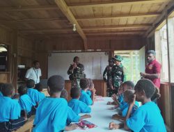 TNI Hadir di Usia Dini: Pos Tarup Yonif 751/VJS Satgas Swasembada Bagikan Perlengkapan Sekolah di TK Firman, Anak-Anak Ceria Bermain Bersama Prajurit