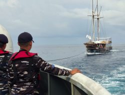 Kapal TNI AL Selamatkan dan Evakuasi Kapal Pesiar KLM Sanya Pacific High di Perairan Raja Ampat