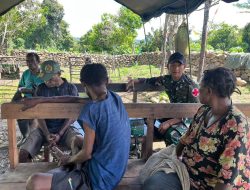 Pos Selal Yonif 751/VJS Satgas Swasembada Layani Pengobatan Warga: Tangani Keluhan Paru-Paru hingga Bantu Anak dengan Cacar