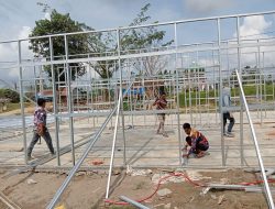 Babinsa Koramil 29/Langkahan Kawal Pembangunan Huntara di Desa Meunasah Blang