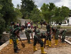 TMMD Ke-127 Kodim 1804/Kaimana Laksanakan Perataan Ujung Jembatan Kampung Marsi Dikebut