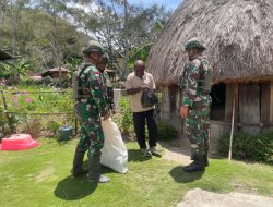 Pererat Kebersamaan dalam Tugas, Satgas Yonif 521/DY Sambangi Tokoh Masyarakat di Distrik Bolakme