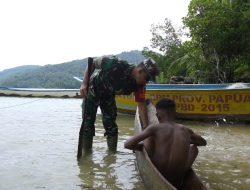Dandim Kaimana Beri Himbauan Keselamatan kepada Anak-anak Kampung Namatota di Momentum TMMD 127