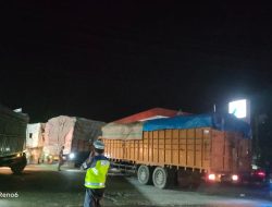 Satlantas Polres Batu Bara Atur Lalu Lintas di Sekitar SPBU Sumber Padi Antisipasi Kemacetan