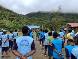 Tanam Disiplin, Tumbuhkan Nasionalisme: Pos Bulangkop Satgas Yonif 751/VJS Latih PBB di SMPN Bulangkop