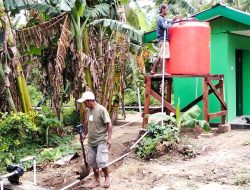 Rampungkan Pembangunan MCK 100 Persen di Kampung Sisir