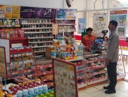 Patroli Humanis, Polisi Sapa Karyawan Alfamart dan Pekerja Bengkel Mobil