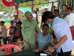 Ketua Persit KCK Cabang XL Kodim 1804/Kaimana Gelar Pengobatan Gratis di Kampung Marsi dalam Program TMMD ke-127