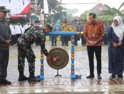 Dandim 0732/Sleman Pukul Gong Tanda Berakhirnya TMMD