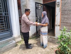 Polsek Labuhan Ruku Gelar Jumat Berkah, Berikan Sembako Kepada Kaum Dhuafa di Kelurahan Labuhan Ruku