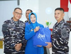 Jelang Idul Fitri 1447 H, Prajurit dan ASN Kodaeral XIV Sorong Menerima Paket Lebaran TNI Angkatan Laut