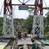 Pembangunan Jembatan Gantung Garuda Sungai Krusuk Memasuki Tahap Pemasangan Lantai