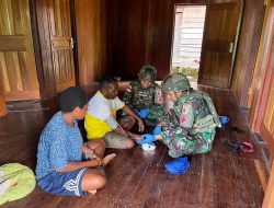 Tingkatkan Kesehatan Masyarakat, Satgas Yonif 521/DY Berikan Pelayanan Kesehatan Gratis di Kampung Muaranawa