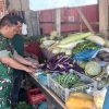 Babinsa Koramil 02/Kuta Makmur Cek Harga Sembako, Dialog Santai dengan Pemilik Warung
