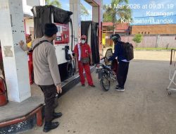 Ketersediaan BBM Aman, Personel Polsek Mempawah Hulu Lakukan Pengecekan di SPBU Karangan