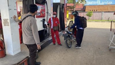 Ketersediaan BBM Aman, Personel Polsek Mempawah Hulu Lakukan Pengecekan di SPBU Karangan