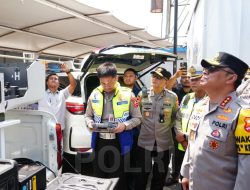 Wakapolri Tinjau Command Center Operasi Ketupat di Tol Jakarta–Cikampek, Teknologi Cerdas Pantau Arus Mudik