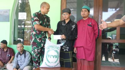 Di penghujung Ramadhan, Dandim 0732/Sleman Serahkan Zakat Fitrah