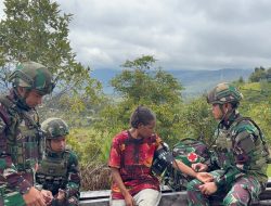 Kesadaran Perhatian dan Kebersamaan, Satgas Yonif 521/DY Anjangsana dan Berbagi Sembako kepada Warga Napua