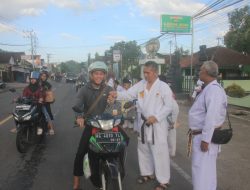 Dari Dojo ke Jalanan, Anak-anak Karate INKAI Ranting Kodim 0806/Trenggalek Berbagi Takjil