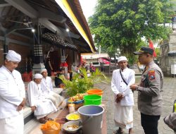 Humanis di Lapangan: Polisi Kawal Pawai Ogoh-Ogoh di Menganti, Ribuan Warga Tumpah Ruah
