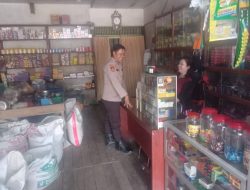 Aksi Humanis Polisi Saat Patroli Siang, Sapa dan Ingatkan Pemilik Toko