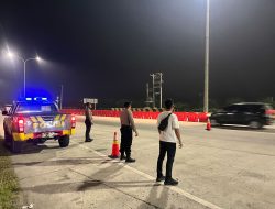 Personel Pam Polres Batu Bara gelar patroli antisipasi kemacetan arus balik di Gerbang Tol Lima Puluh