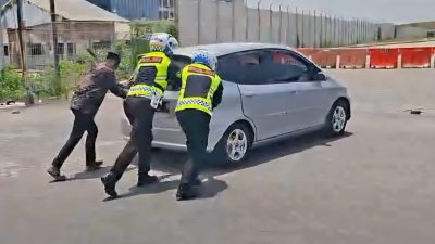 Gerak Cepat Polantas Gresik Datang Bantu Pemudik Mogok hingga Lalin Kembali Lancar