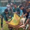 Semangat Gotong-Royong Satgas Pamtas Kewilayahan RI-PNG Yonif 763/SBA Bersama Masyarakat Renovasi Mushola Al-Ikhlas