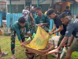 Semangat Gotong-Royong Satgas Pamtas Kewilayahan RI-PNG Yonif 763/SBA Bersama Masyarakat Renovasi Mushola Al-Ikhlas