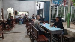 Suasana Hangat di Pasar, Polisi Sambil Patroli Sapa Pedagang