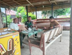 Komsos Humanis, Babinsa Koramil 24/Nibong Pererat Silaturahmi Bersama Warga Mamplam