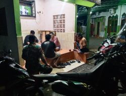 Hadir di Tengah Warga, Babinsa Nogosari Aktifkan Satkamling Demi Lingkungan Aman dan Kondusif