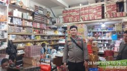 Laksanakan Patroli Dialogis Briptu Sultan Berikan Himbauan Kamtibmas Kepada Pemilik Toko Yang Ditemui