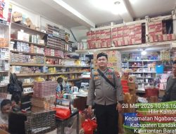 Laksanakan Patroli Dialogis Briptu Sultan Berikan Himbauan Kamtibmas Kepada Pemilik Toko Yang Ditemui
