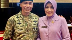 Keluarga Letjen TNI Lucky Avianto Mengaku Ikhlas Mewakafkan Letjen TNI Lucky Avianto Kembali Blusukan Kedalam Hutan Papua
