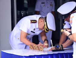 Dansatkat Koarmada I Pimpin Sertijab DAN Kri Parang-647 di Tanjung Uban