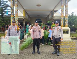 Anggota Polsek Menyuke Berikan Pengamanan Terbaik Ibadah Misa Minggu Palma