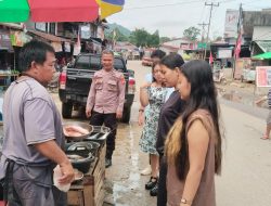 Aksi Humanis Polisi: Sambangi Warga Beli Ikan, Suasana Pasar Jadi Lebih Aman
