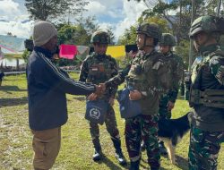 Anjangsana Humanis, Satgas Yonif 521/DY Kunjungi Rumah Kepala Kampung, Pererat Silaturahmi di Distrik Napua