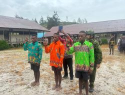 Momen Mengharukan, Tiga Eks OPM Cium Merah Putih dan Kembali ke NKRI
