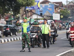 Anggota Kodim Sleman Peduli Keselamatan Masyarakat