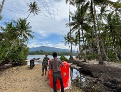 Pengiriman Material ke Kampung Sisir Lewat Jalur Laut
