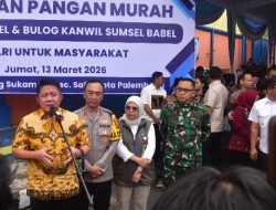 Kawal Stabilitas Ekonomi, Pamen Ahli Pangdam II/Sriwijaya hadiri Gerakan Pangan Murah di Gudang Bulog