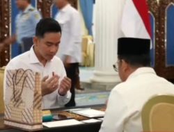 Momen Wakil Presiden Serahkan Zakat kepada Baznas di Istana Negara