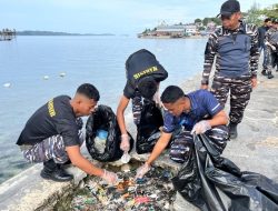 Bakti Sosial, Satgas Trisila 2026 Koarmada III Gelar Aksi Bersih-Bersih di Tugu Fakfak