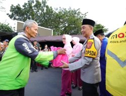 Berbagi Berkah Ramadhan, Kapolda Sumsel dan Bhayangkari Sapa Pengendara di Simpang 5 DPRD