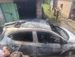 Mengantuk Saat Mudik, Mobil Keluarga Terbakar di OKU Timur, Seluruh Penumpang Selamat