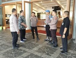 Polsek Kebon Jeruk Pastikan Pengamanan Ibadah Paskah Berjalan Optimal di Gereja Santo Andreas